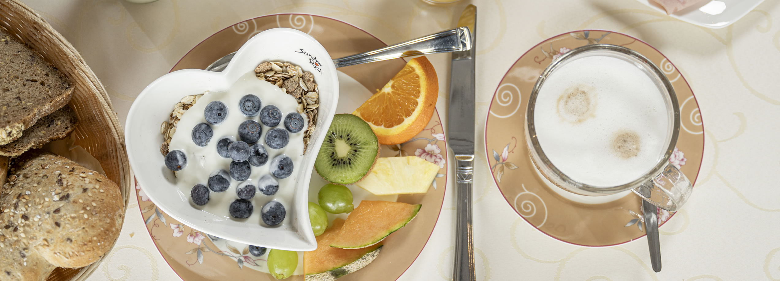 Inklusivleistungen im Hotel Garni Keil: Frühstücksbuffet, Hallenbad, Fitnessraum, Fahrradverleih, Skikeller, u.v.m.