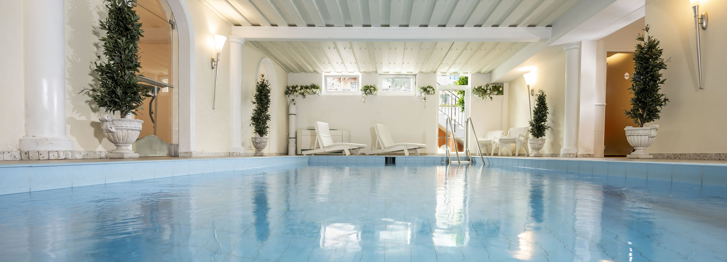 Wellnessbereich mit Hallenbad im Hotel Garni Keil in Kleinarl