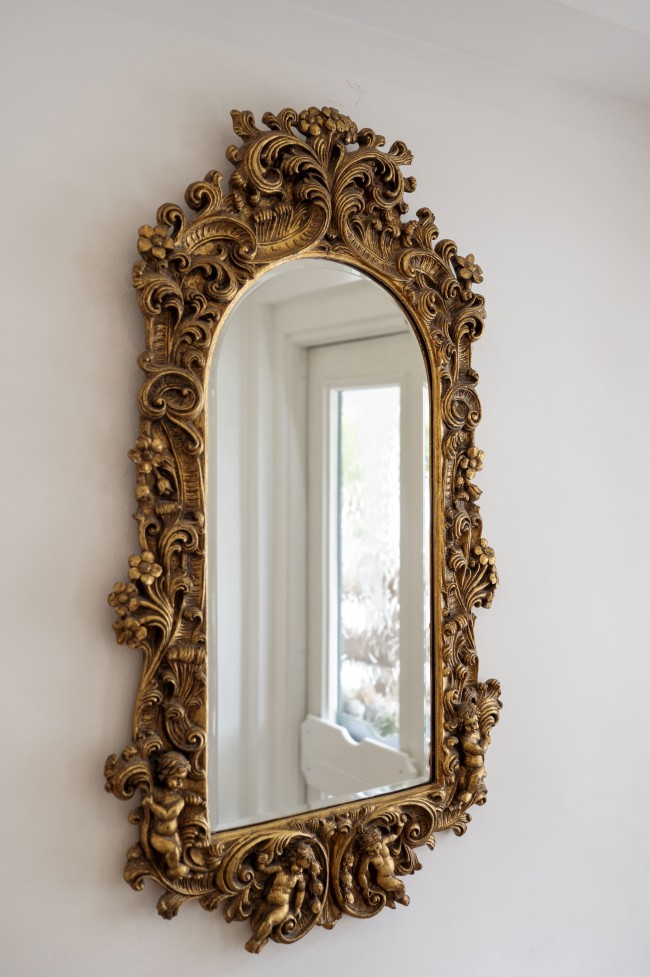 Stilvolle und elegante Dekorationen im ganzen Hotel