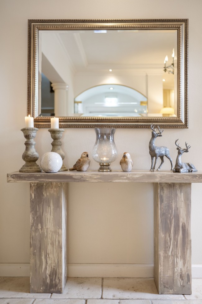 Stilvolle und elegante Dekorationen im ganzen Hotel