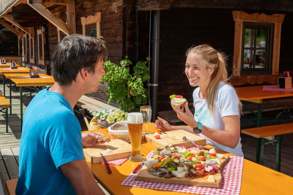 Einkehr Almh&uuml;tten nach dem Wandern oder Mountainbiken &copy; Wagrain-Kleinarl-Tourismus