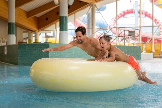 Familienausflug Erlebnistherme Amad&eacute; &copy; Altenmarkt-Zauchensee Tourismus_Matthias Fritzenwallner