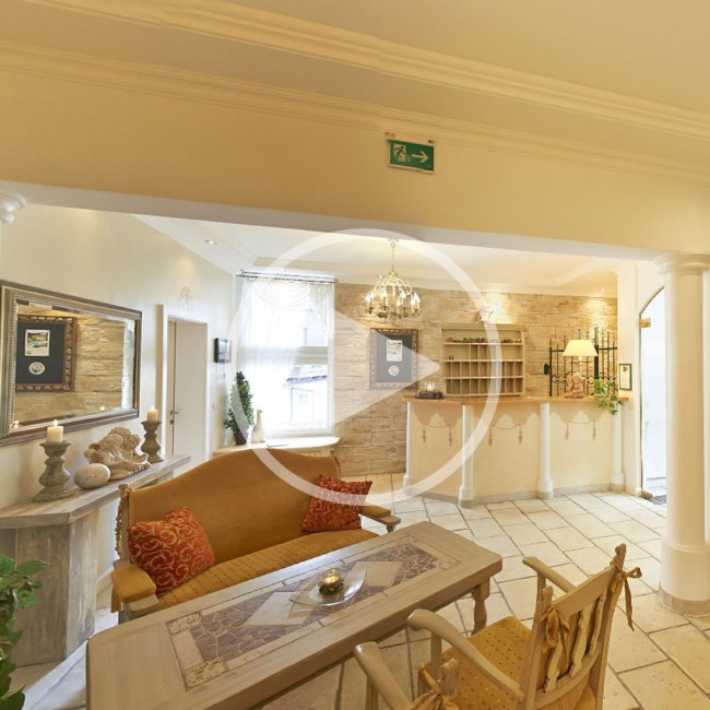 Zur Virtuellen Tour durch die Lobby