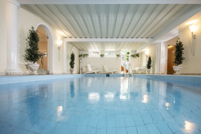 Gro&szlig;es Hallenbad f&uuml;r alle G&auml;ste im Hotel Garni Keil in Kleinarl
